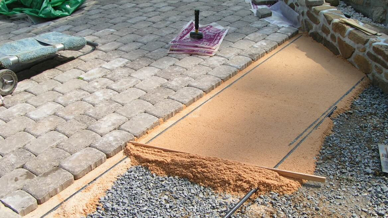 Как правильно класть тротуарную плитку и брусчатку на песок