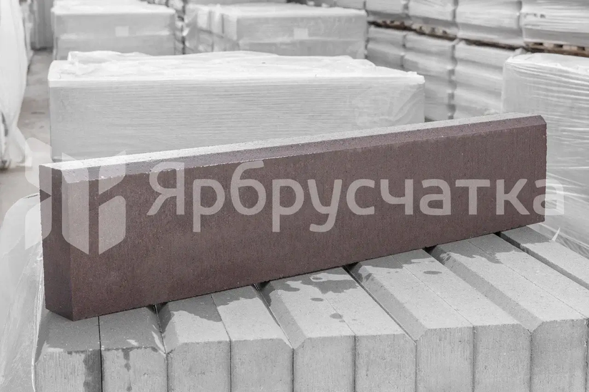 Бордюр тротуарный, коричневый