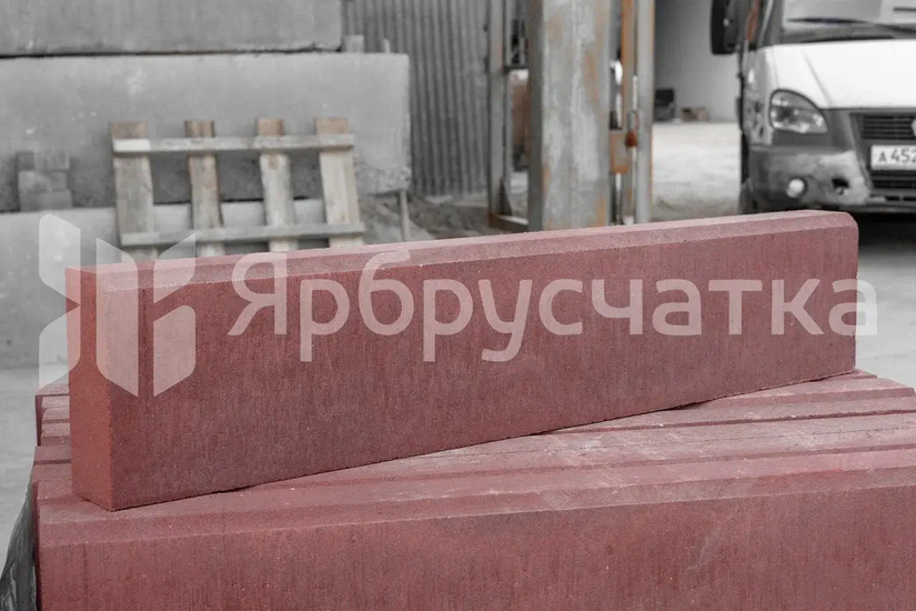 Бордюр тротуарный, красный