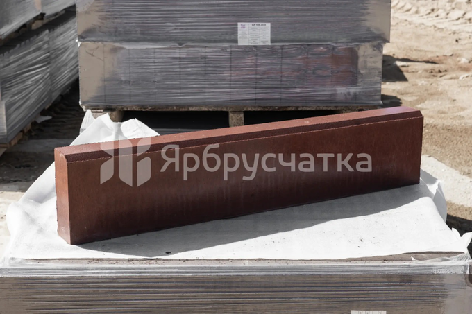 Бордюр тротуарный, красный