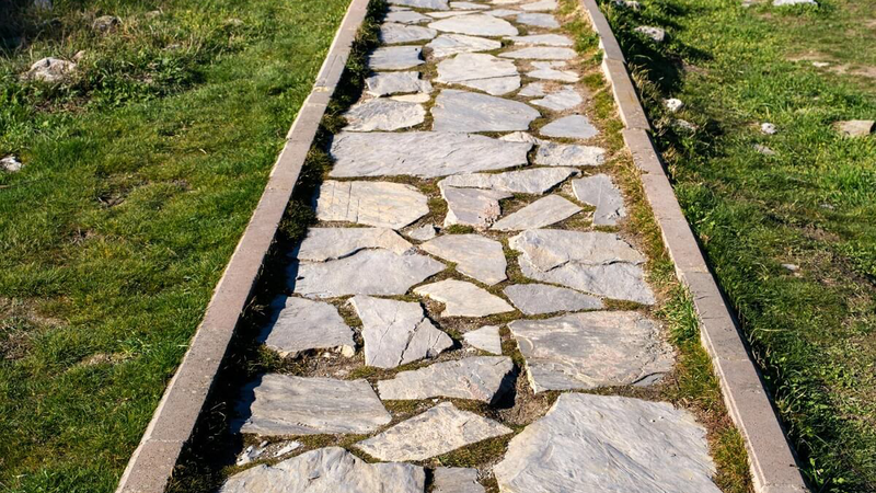 Тротуарная плитка vs. Натуральный камень: считаем итоговую стоимость