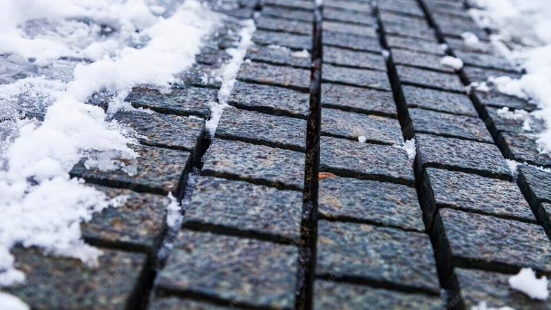 Можно ли класть тротуар зимой